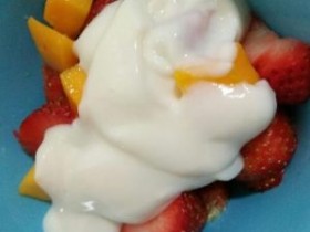 百香果草莓酸奶做法,百香果芒果酸奶的做法